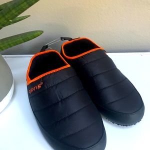 New mens Orvis drift slippers black and orange size 8/8.5